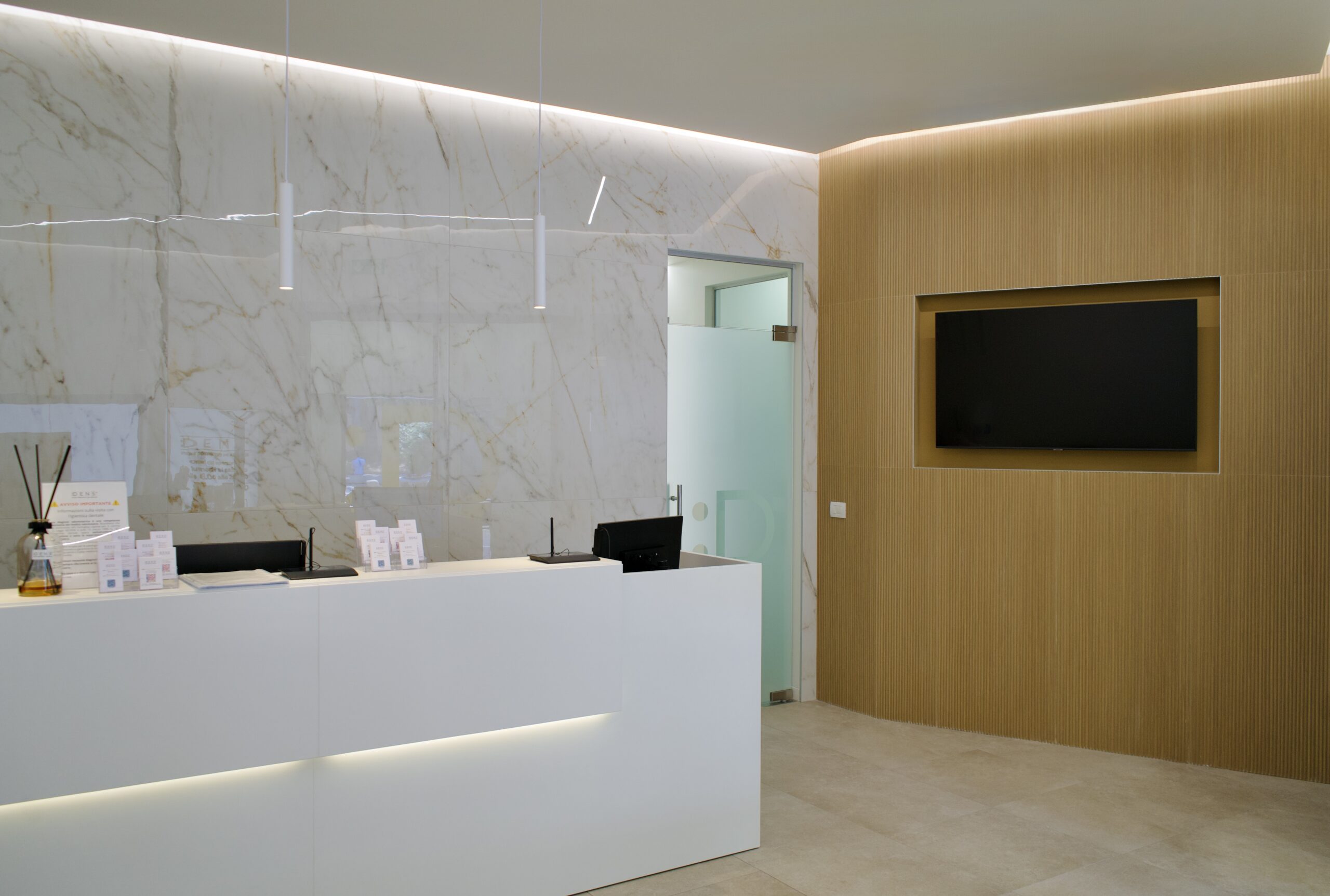 DENS Como: Reception
